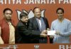 Badminton star Saina Nehwal joins BJP