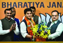 Disgruntled MLAs stage coup in Kamal Nath government