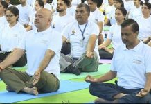 CM Kejriwal performs Yoga with hundreds of Delhiites