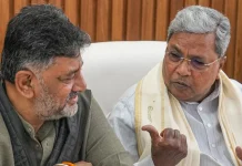 Karnataka Cong power tussle reaches Delhi