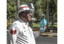Delhi traffic cops get AC helmets to beat the heat